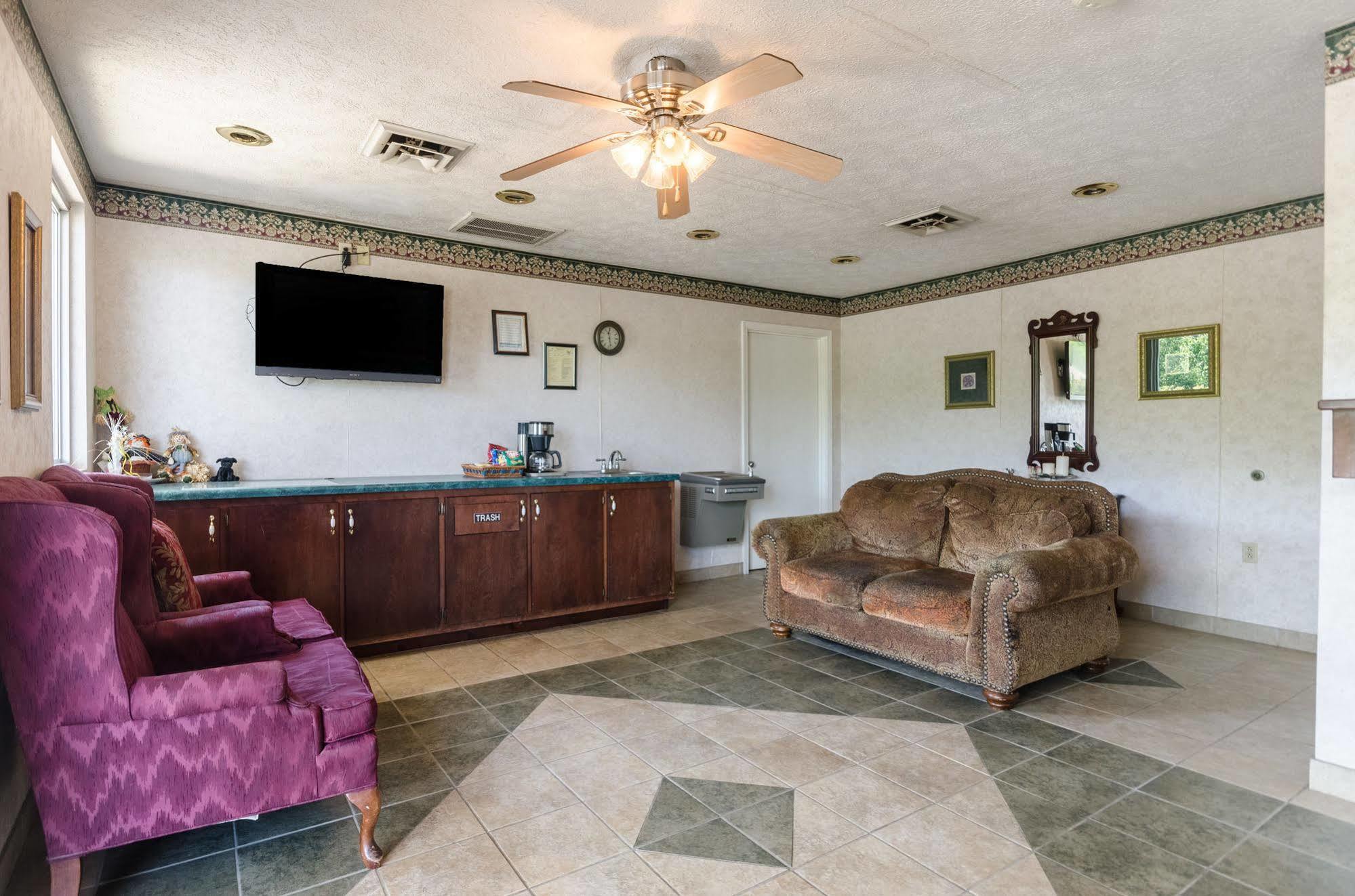 Deerfield Inn Parsons Εξωτερικό φωτογραφία
