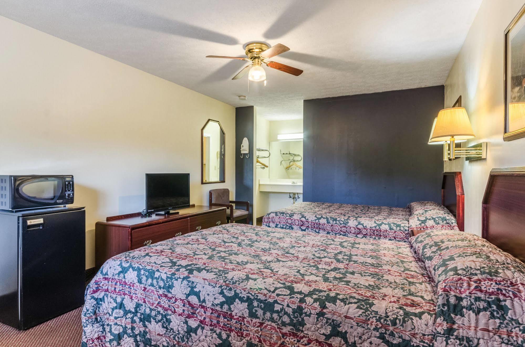 Deerfield Inn Parsons Εξωτερικό φωτογραφία