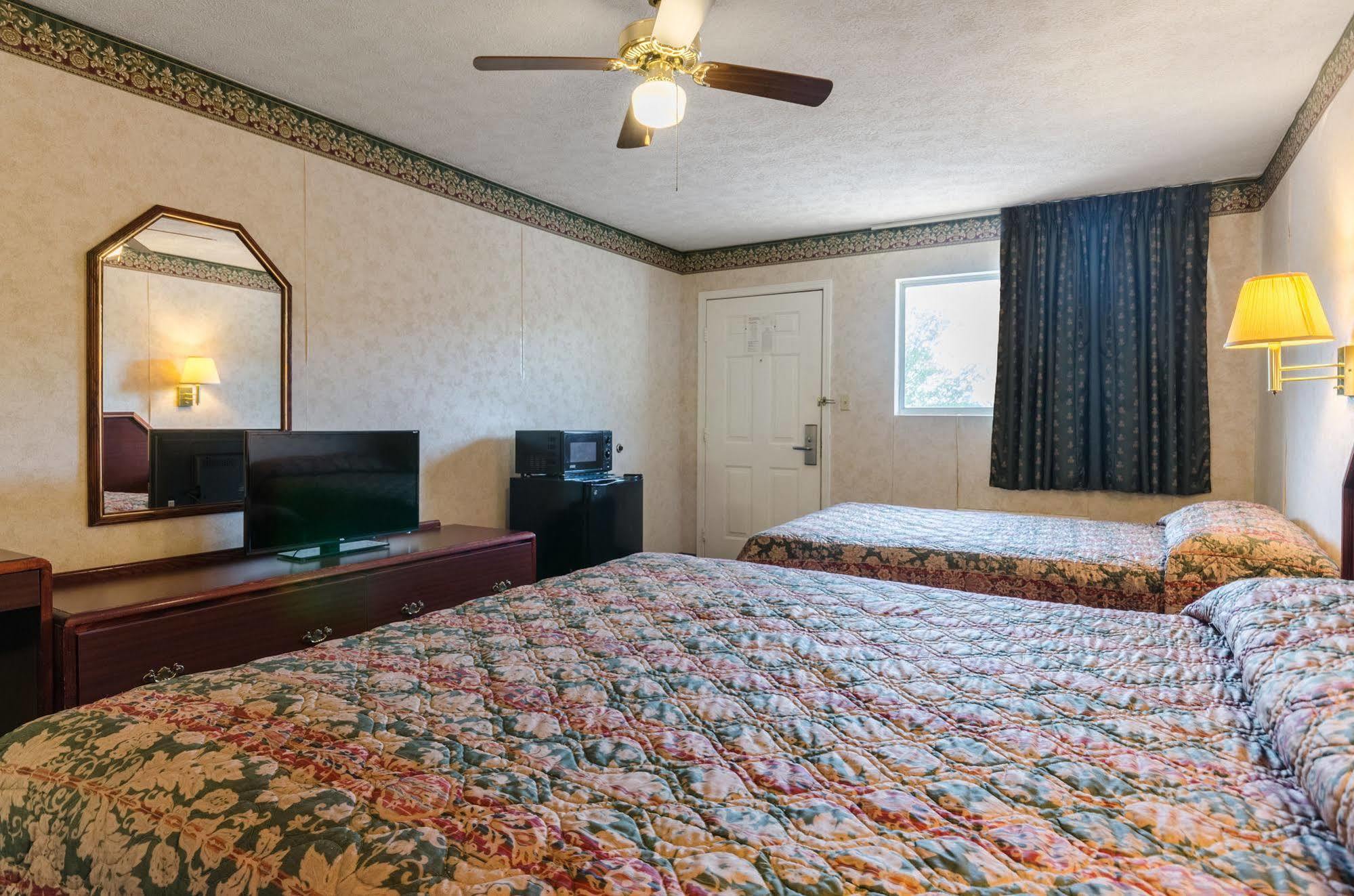 Deerfield Inn Parsons Εξωτερικό φωτογραφία